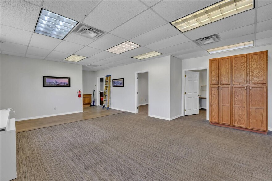 More Photos Of 3701 W G St, Bremerton Service For Sale