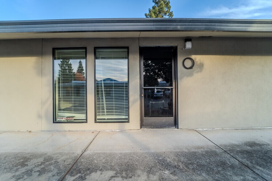 More Photos Of 1527 Starr Dr, Yuba City Office For Lease