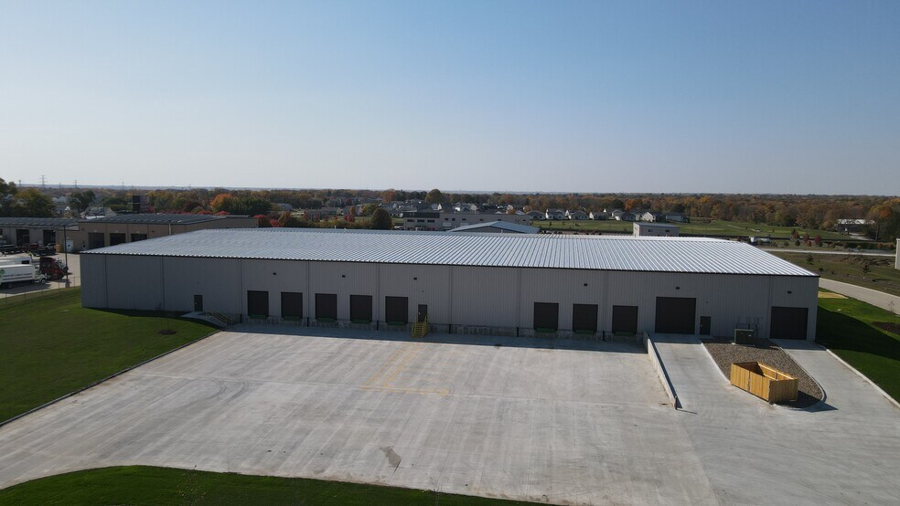 More Photos Of 1477 NE 67th Pl, Des Moines Distribution For Lease