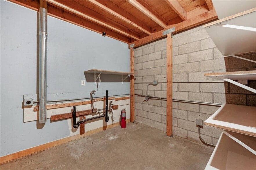 More Photos Of 1027 W Murray Ave, Visalia Service For Sale