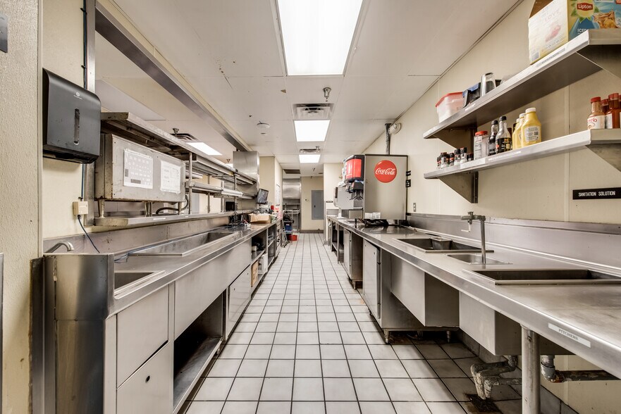 More Photos Of 5812 N Interstate 35, Denton Restaurant For Lease