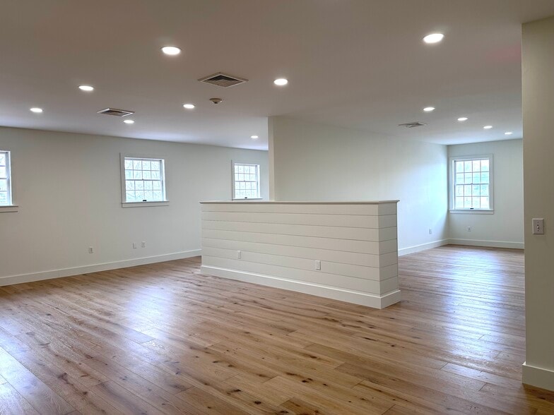 More Photos Of 158 S Broad St, Pawcatuck Medical For Lease