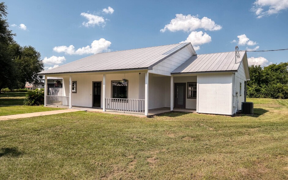 More Photos Of 20515 Kickapoo Rd, Waller Light Distribution For Sale