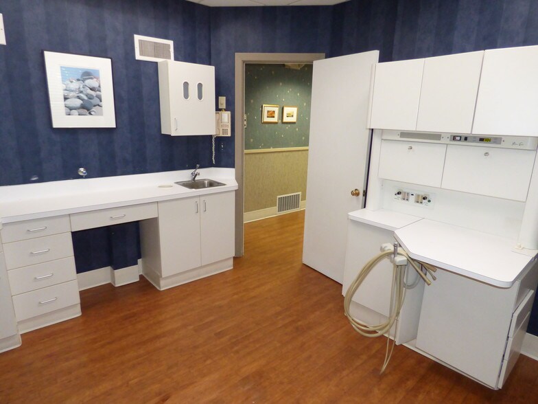 More Photos Of 758 Farmington Ave, West Hartford Medical For Lease