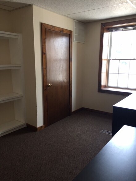 More Photos Of 56 Main St, Southampton Office For Lease