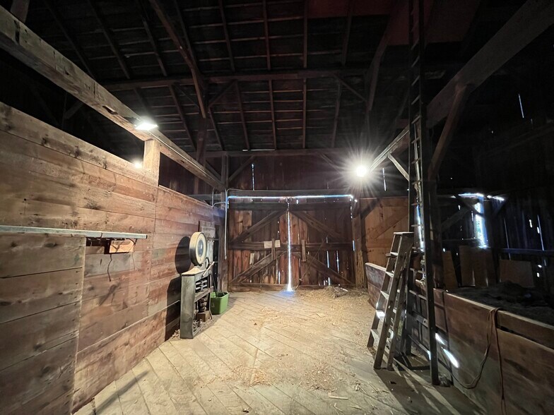 More Photos Of 156 Mount Zion Rd, Marlboro Flex For Sale