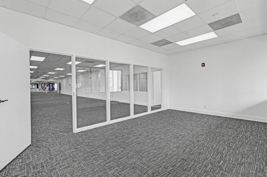 More Photos Of 1910 NW 97th Ave, Miami Distribution For Lease