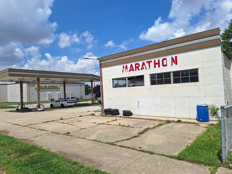 More Photos Of 1000 E Market St, Crawfordsville Convenience Store For Sale