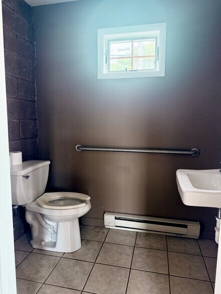 More Photos Of 337 Broadway, Kingston Freestanding For Lease