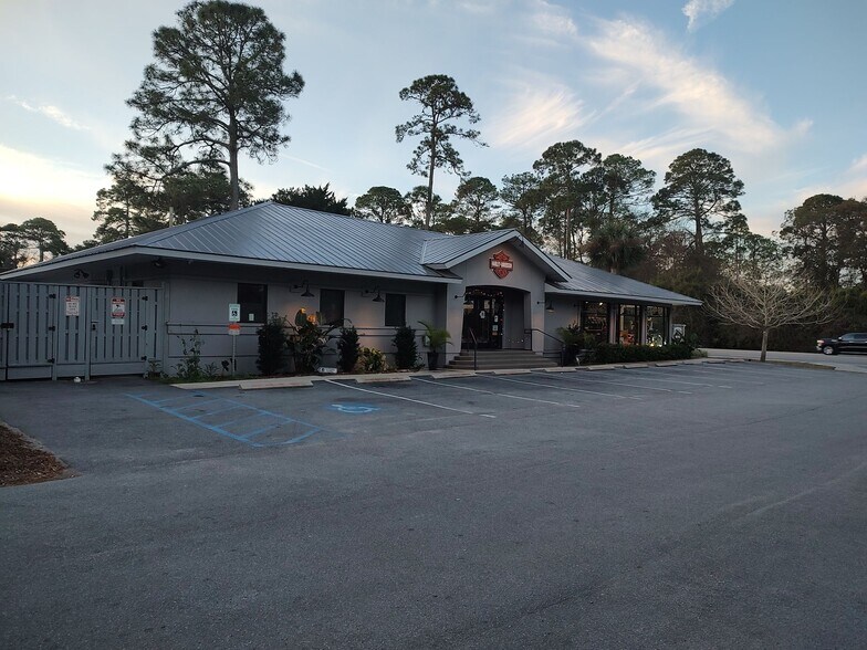 More Photos Of 32 Palmetto Bay Rd, Hilton Head Island Unknown For Lease