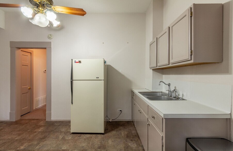 More Photos Of 1305 San Antonio St, Austin Office For Lease