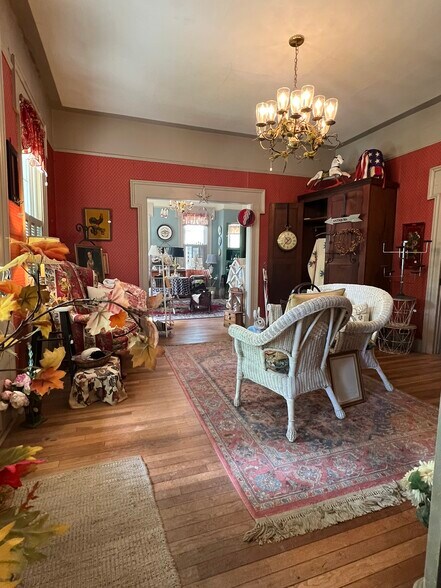 More Photos Of 100 N Winans St, Battle Ground Storefront Retail Residential For Sale