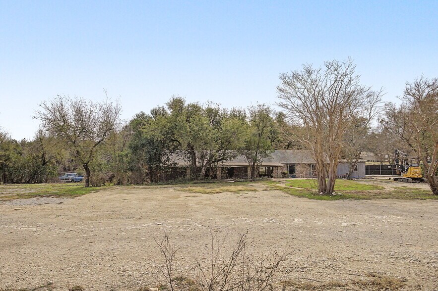 More Photos Of 7900 Hudson Loop, Austin Contractor Storage Yard For Lease