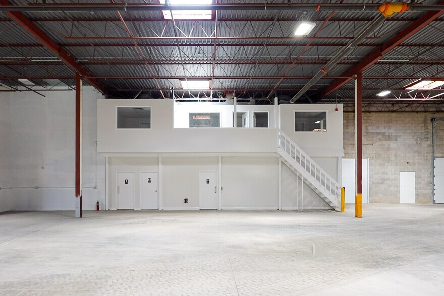 More Photos Of 75 Westmore Dr, Toronto Warehouse For Lease