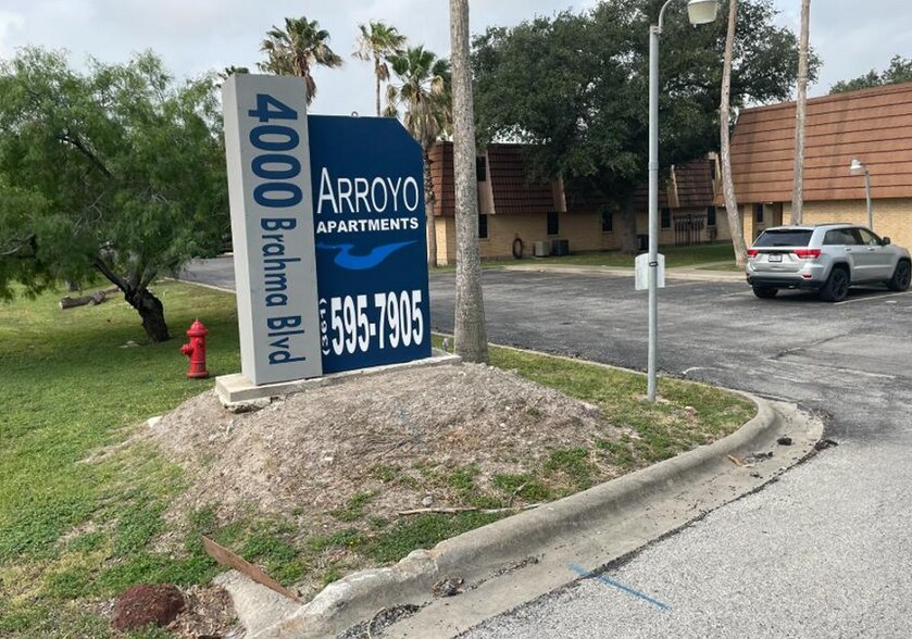 Primary Photo Of 4000 S Brahma Blvd, Kingsville Apartments For Sale