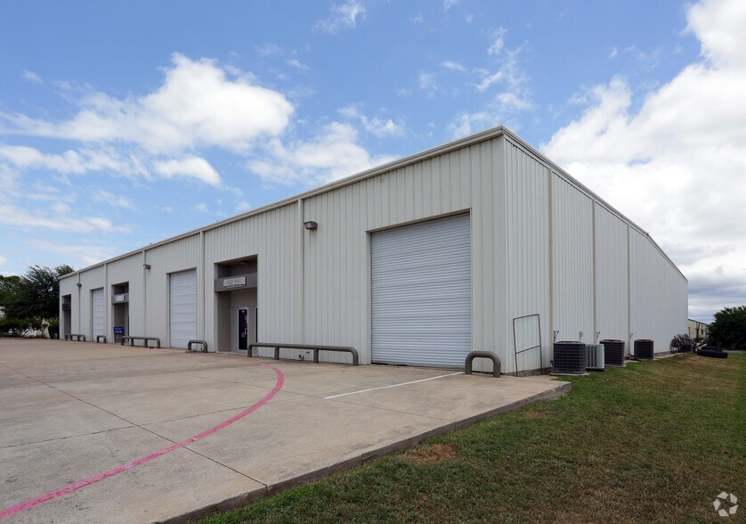 Primary Photo Of 320 Industrial Blvd, McKinney Distribution For Lease