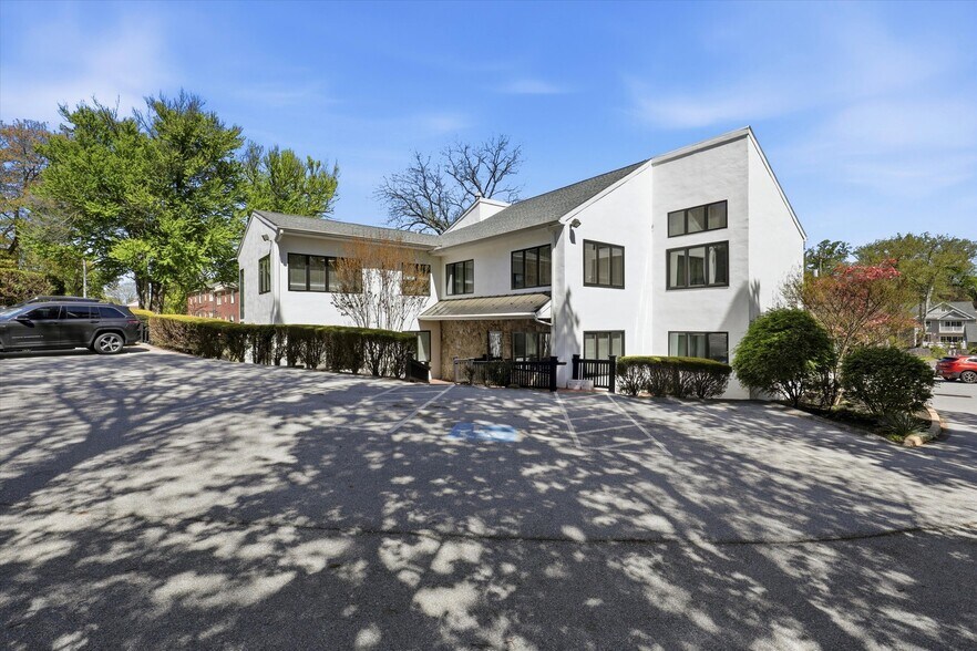 More Photos Of 528 E Lancaster Ave, Wayne Office For Lease