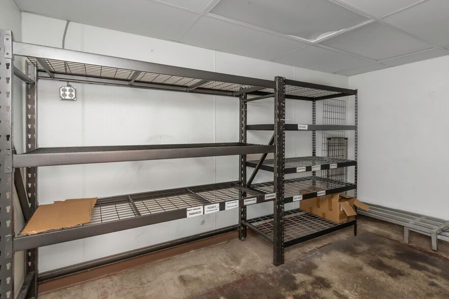 More Photos Of 2901 Tyrone Blvd, Saint Petersburg Restaurant For Sale