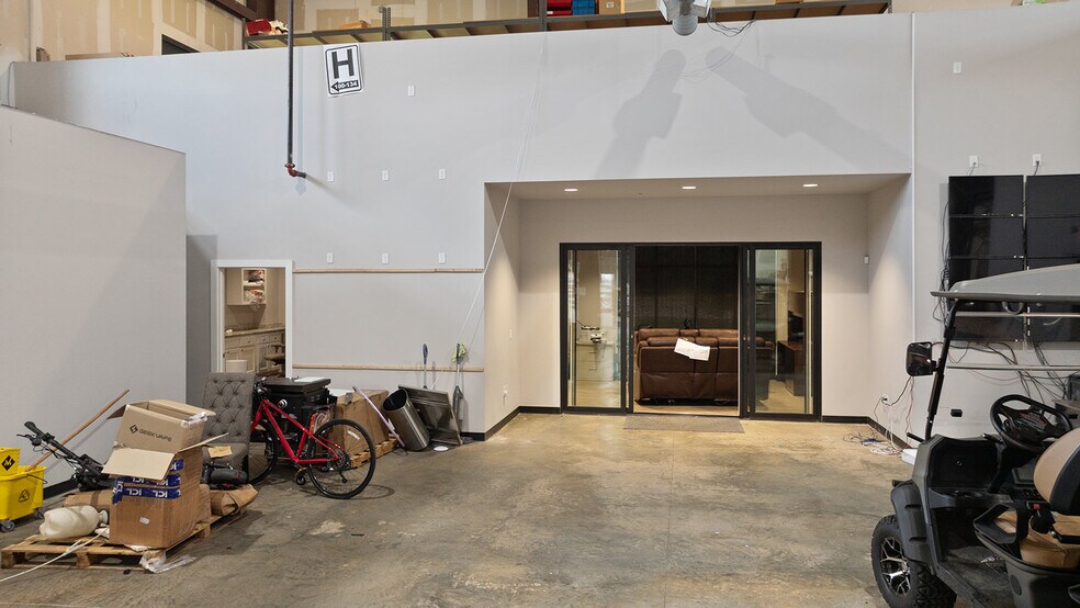 More Photos Of 174 W Stave Mill Rd, Rogers Self Storage For Lease