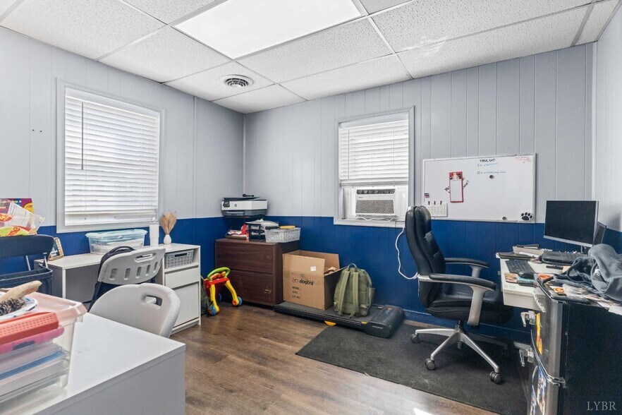 More Photos Of 273 Riverbend Rd, Altavista Showroom For Sale