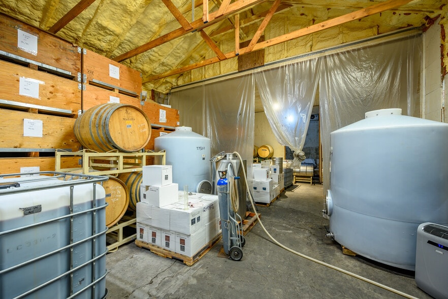 More Photos Of 475 NE 17th St, McMinnville Storefront For Sale