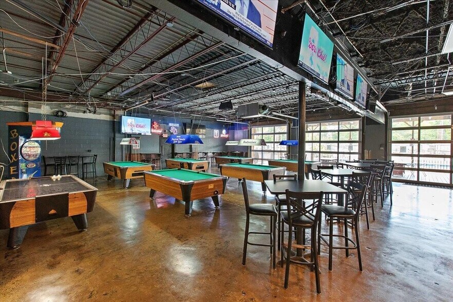 More Photos Of 1507 North St, Nacogdoches Bar For Sale