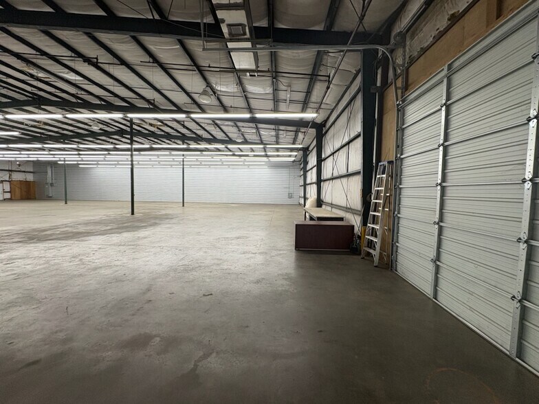 More Photos Of 1635-4 E Dixon Blvd, Shelby Flex For Lease