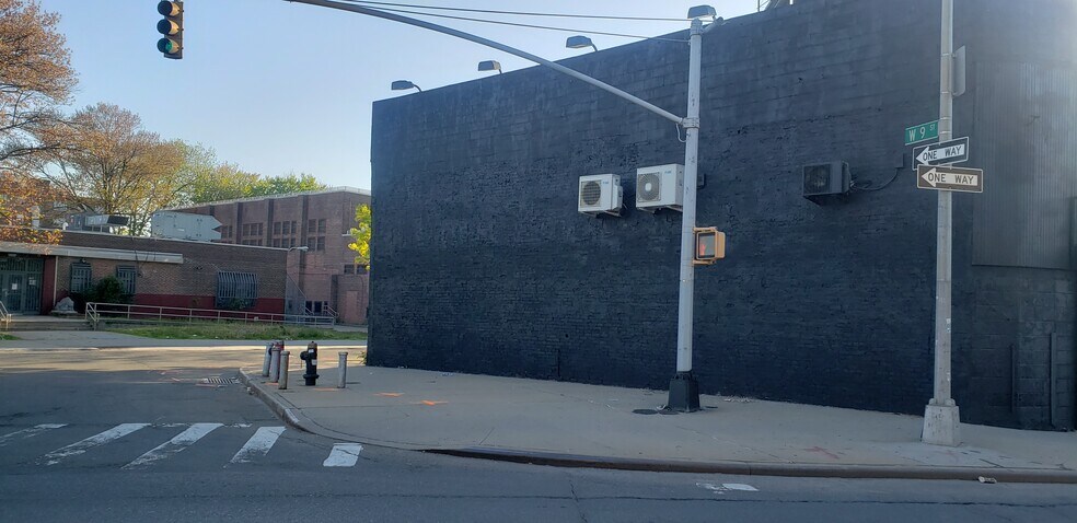 More Photos Of 286-294 Hamilton Ave, Brooklyn Warehouse For Lease