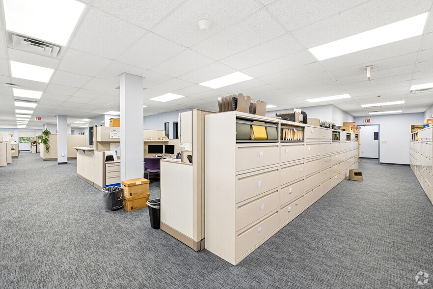 More Photos Of 10B Airline Dr, Albany Office For Sale