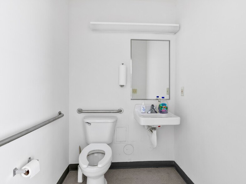 More Photos Of 1070 Tunnel Rd, Asheville Office For Sale