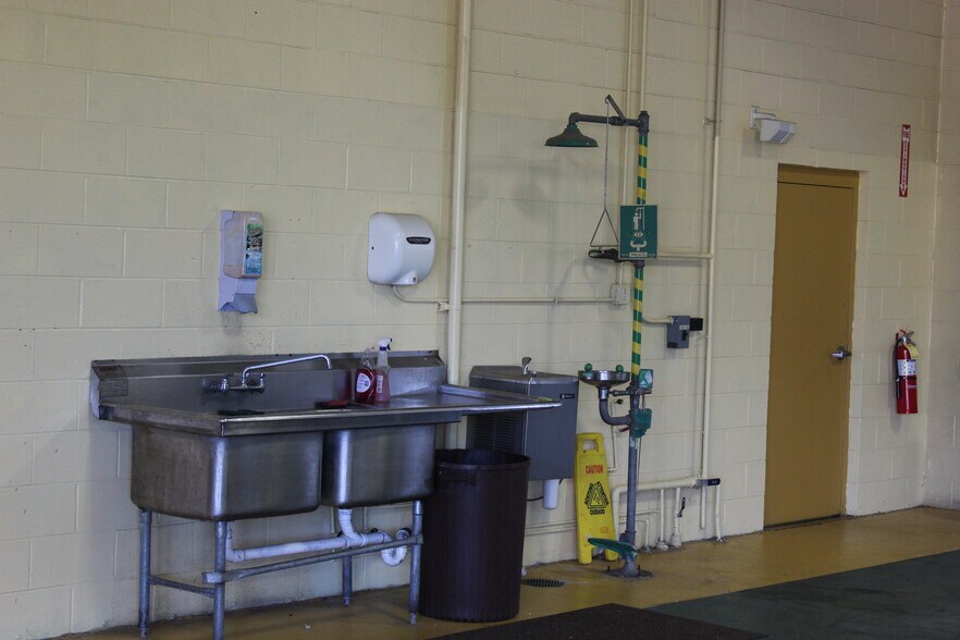 More Photos Of 3100 Delta Marine Dr, Reynoldsburg Showroom For Lease