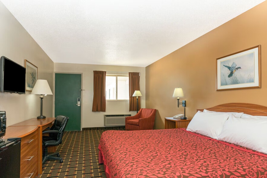 More Photos Of 851 Paxton Elsie Rd, Paxton Hotel For Sale