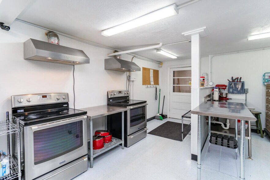 More Photos Of 2127-2129 W College St, Springfield Loft Creative Space For Sale