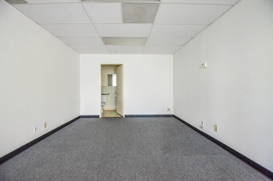 More Photos Of 1800 E Garry Ave, Santa Ana Office For Sale