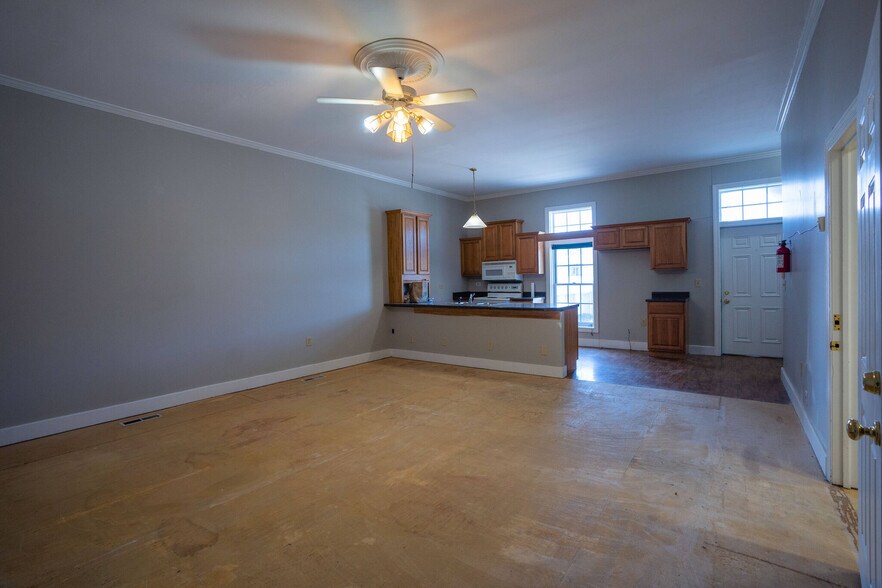 More Photos Of 116 N 2nd St, Pulaski Storefront Retail Residential For Lease