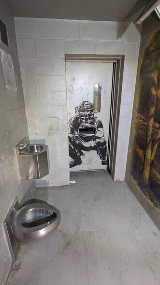 More Photos Of 208 W Pearl St, Harrisonville Specialty For Sale