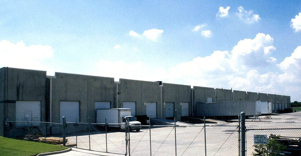 More Photos Of 18207 Chisholm Trl, Houston Unknown For Lease