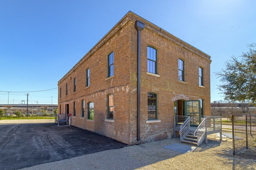 More Photos Of 2000 Nance St, Houston Loft Creative Space For Lease