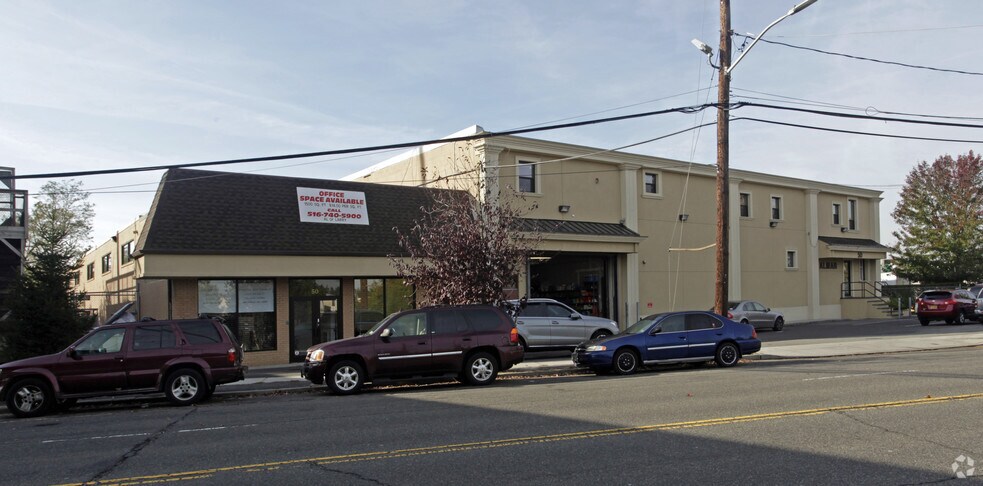 Primary Photo Of 50 Bethpage Rd, Hicksville Showroom For Lease