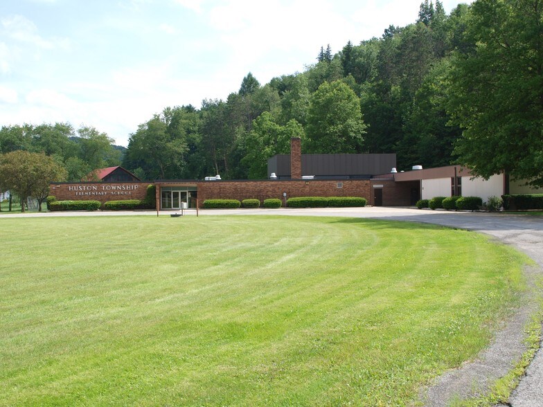 More Photos Of 201 Hoovertown Rd, Penfield Light Manufacturing For Lease