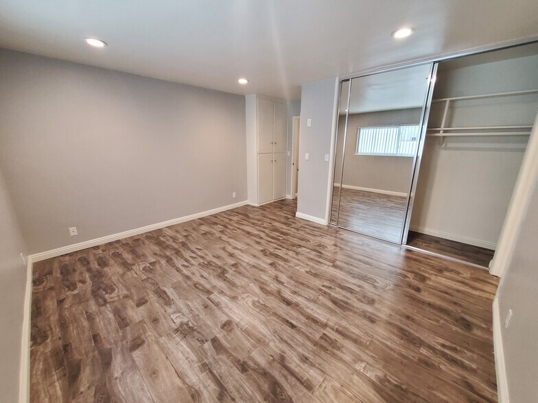 More Photos Of 1424 Greenfield Ave, Los Angeles Apartments For Sale