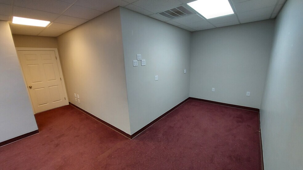 More Photos Of 1890 S Main St, Wake Forest Office For Lease