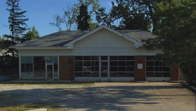 Primary Photo Of 8010-8030 W Oakton St, Niles Auto Repair For Sale