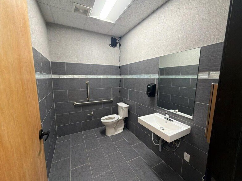 More Photos Of 825-855 Railroad St, Elko Medical For Lease