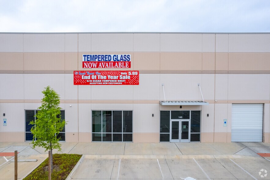 More Photos Of 10869 Shady Trail, Dallas Industrial For Lease