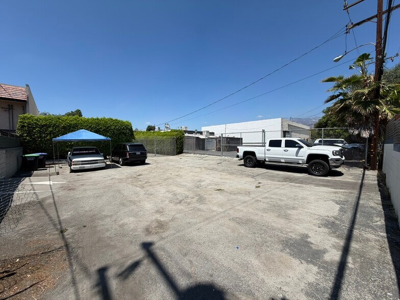 More Photos Of 480 S Rosemead Blvd, Pasadena Office For Sale