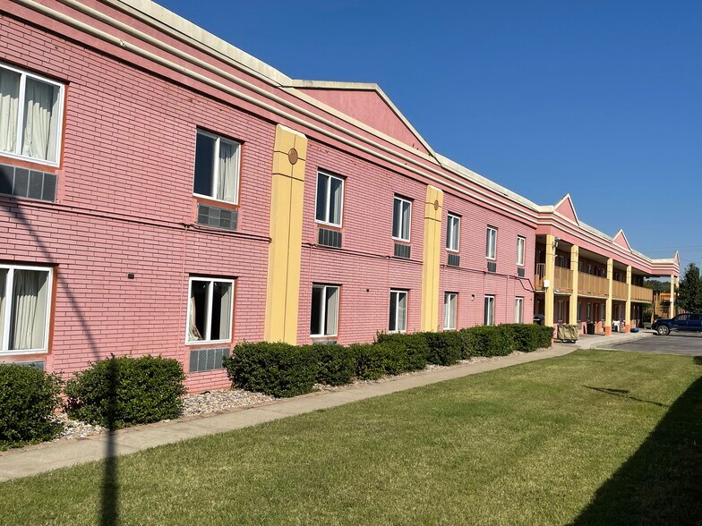 More Photos Of 1802 Bittle Pl, Marion Hotel For Sale