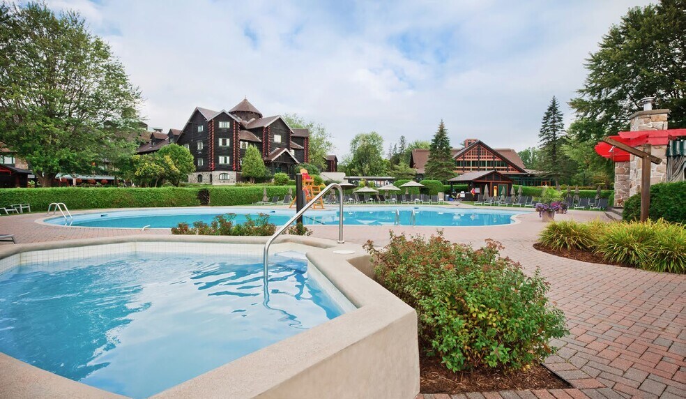 More Photos Of 392 Rue Notre-Dame, Montebello Hotel For Sale