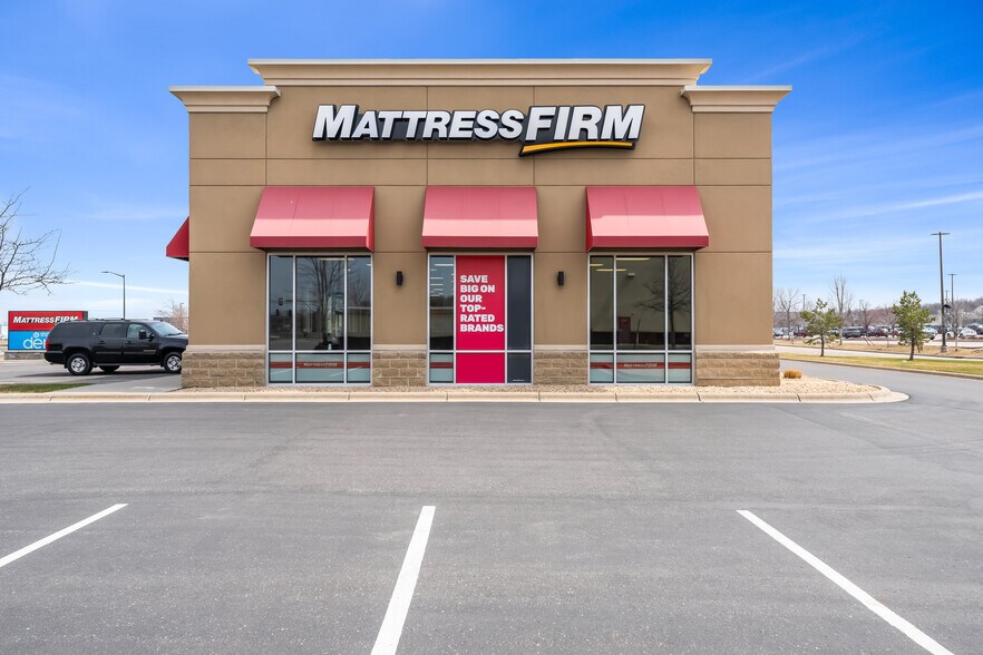 More Photos Of 4070 Dean Lakes Blvd, Shakopee Freestanding For Sale