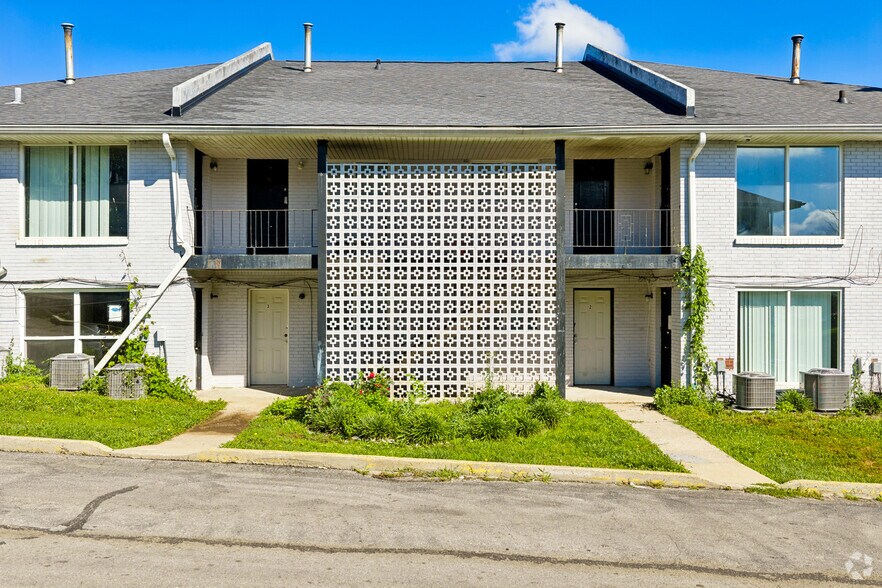 More Photos Of 1980-2016 Cambridge Dr, Lexington Apartments For Sale